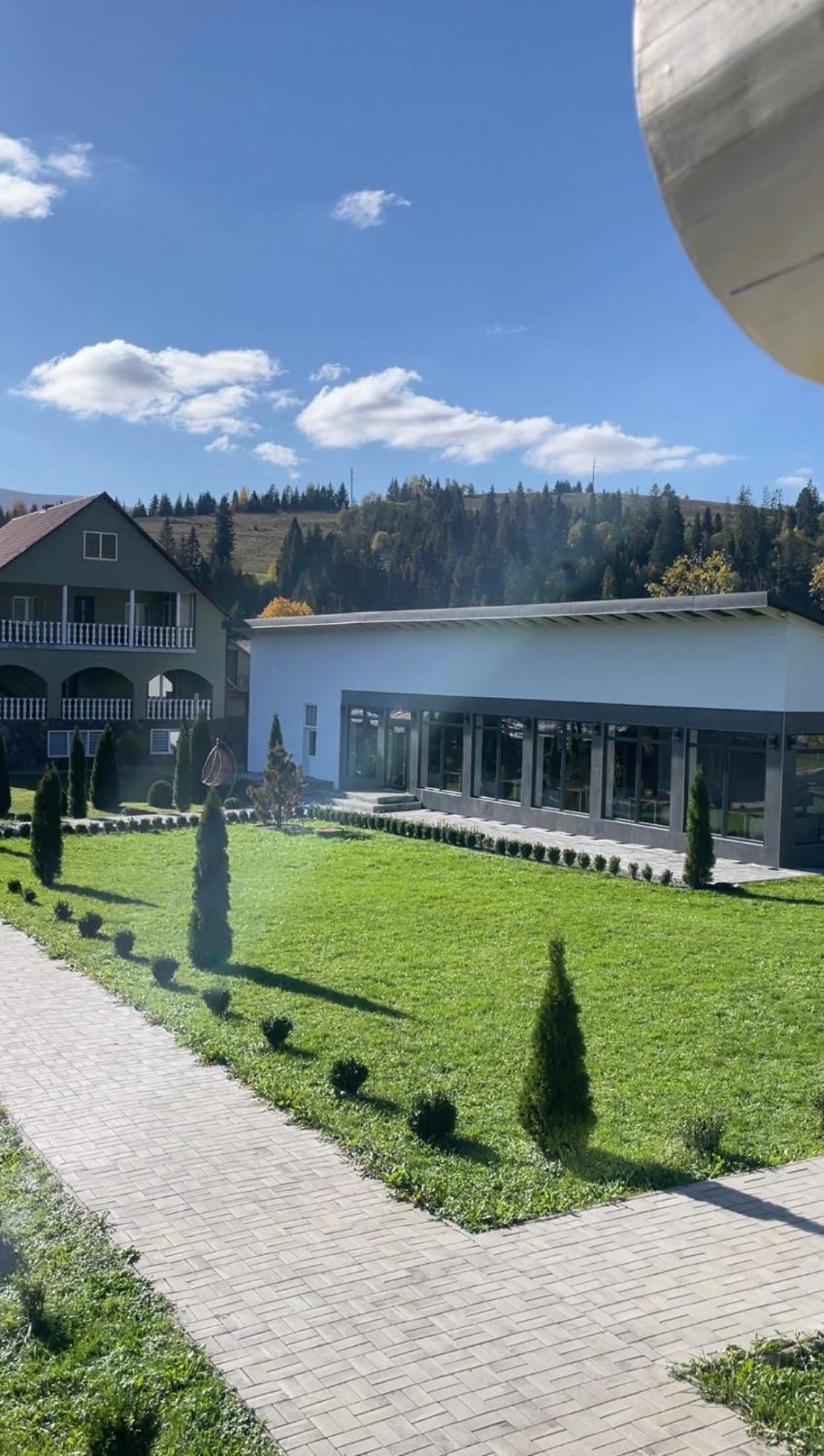 Чотири Сезони Hotel Izki Bagian luar foto
